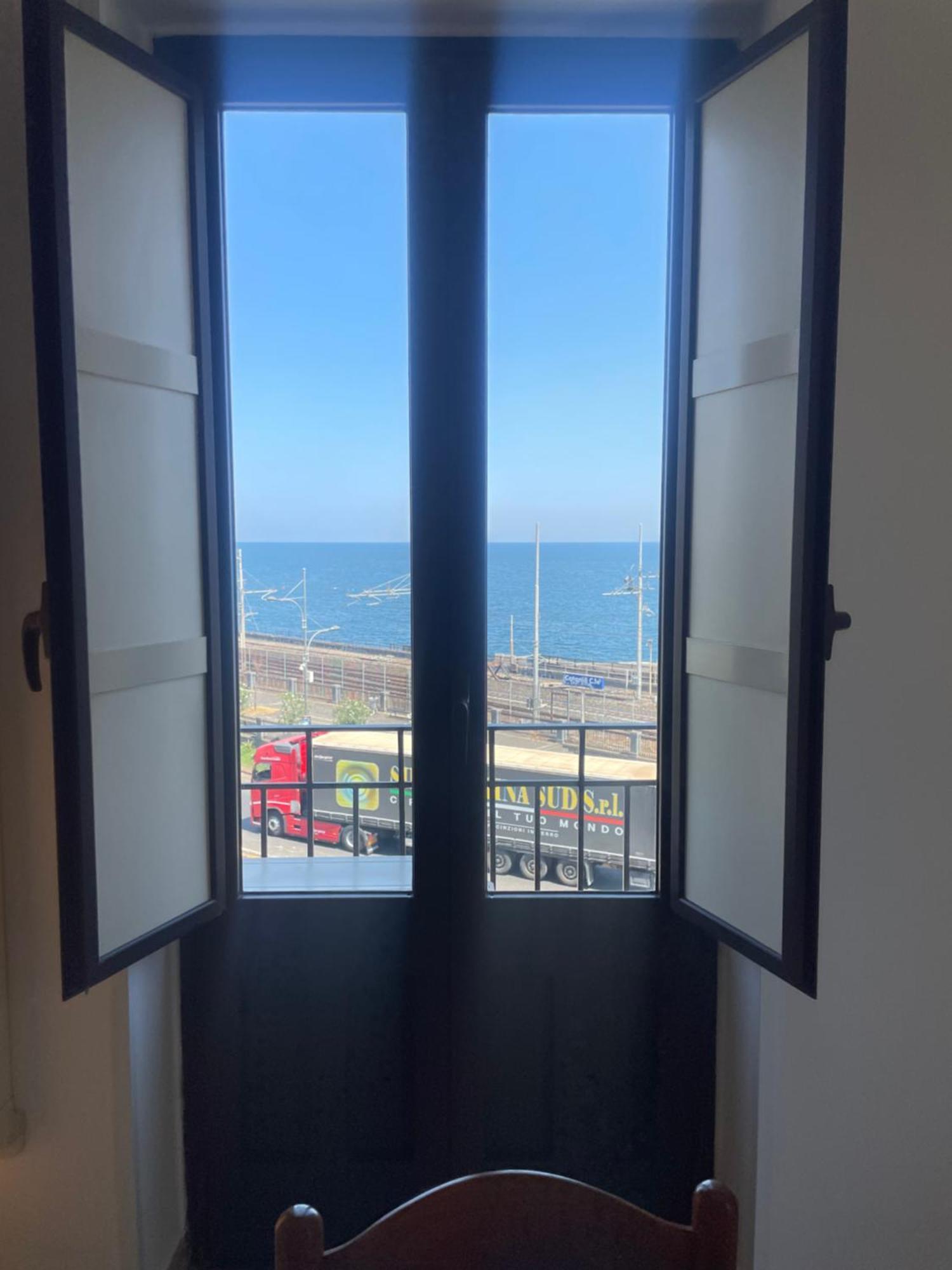 Sea View Apartment Catánia Buitenkant foto